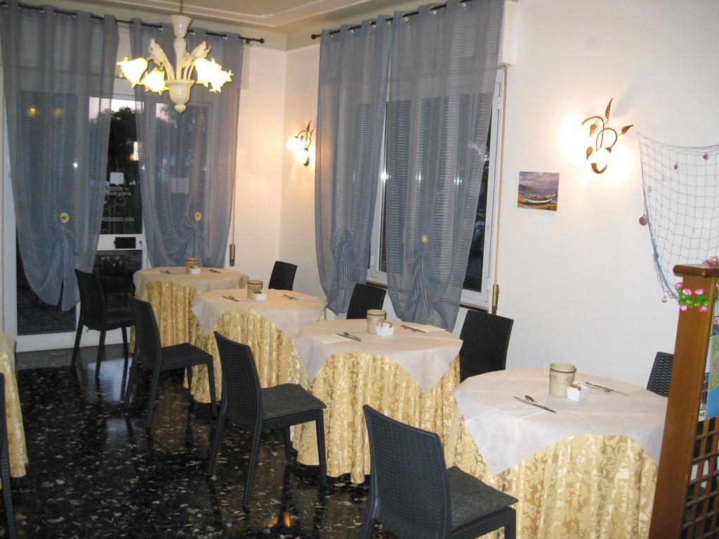 Hotel Acqua Marina Albissola Marina Exterior foto