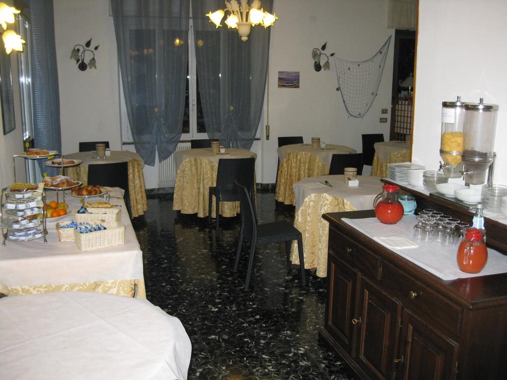 Hotel Acqua Marina Albissola Marina Exterior foto